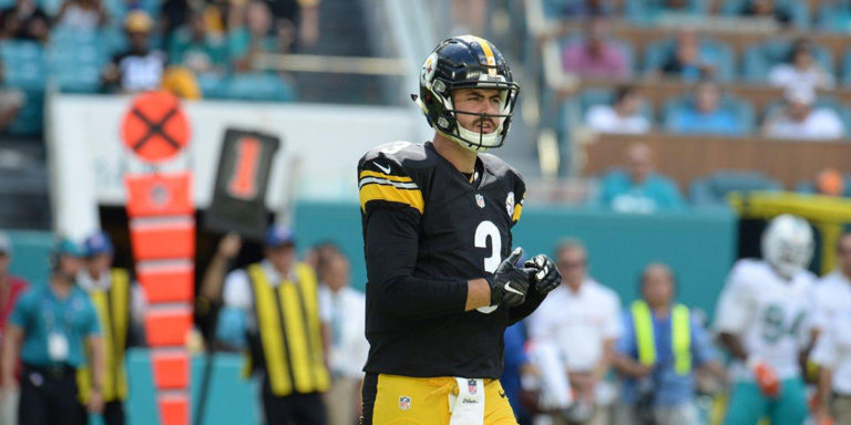 Steelers backup QB Landry Jones warms up against Patriots