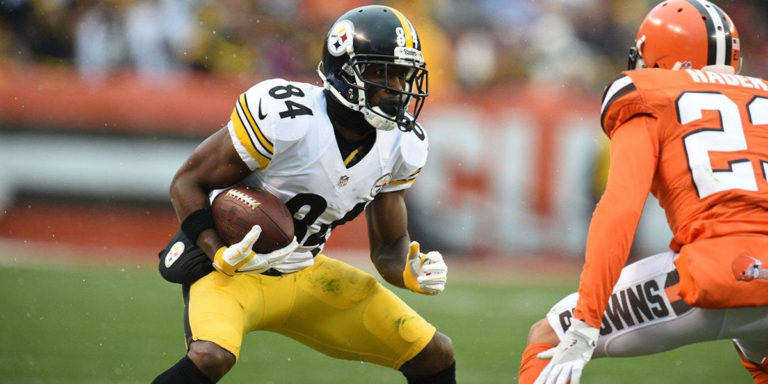 Pittsburgh Steelers WR Antonio Brown before an NFL game