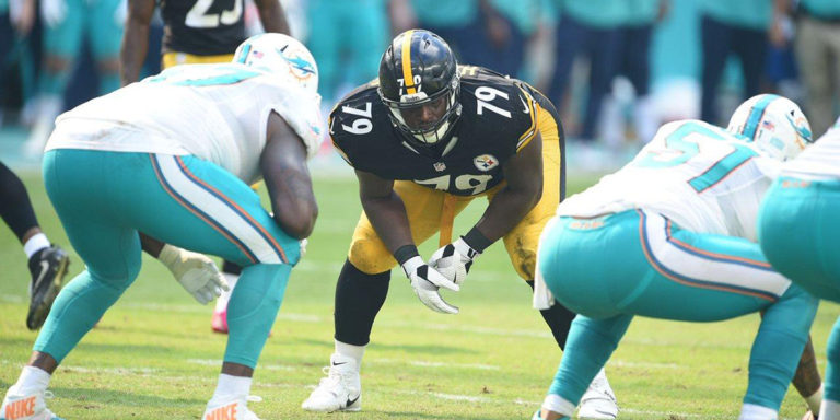 Steelers defensive tackle Javon Hargrave sacks Patriots quarterback Tom Brady