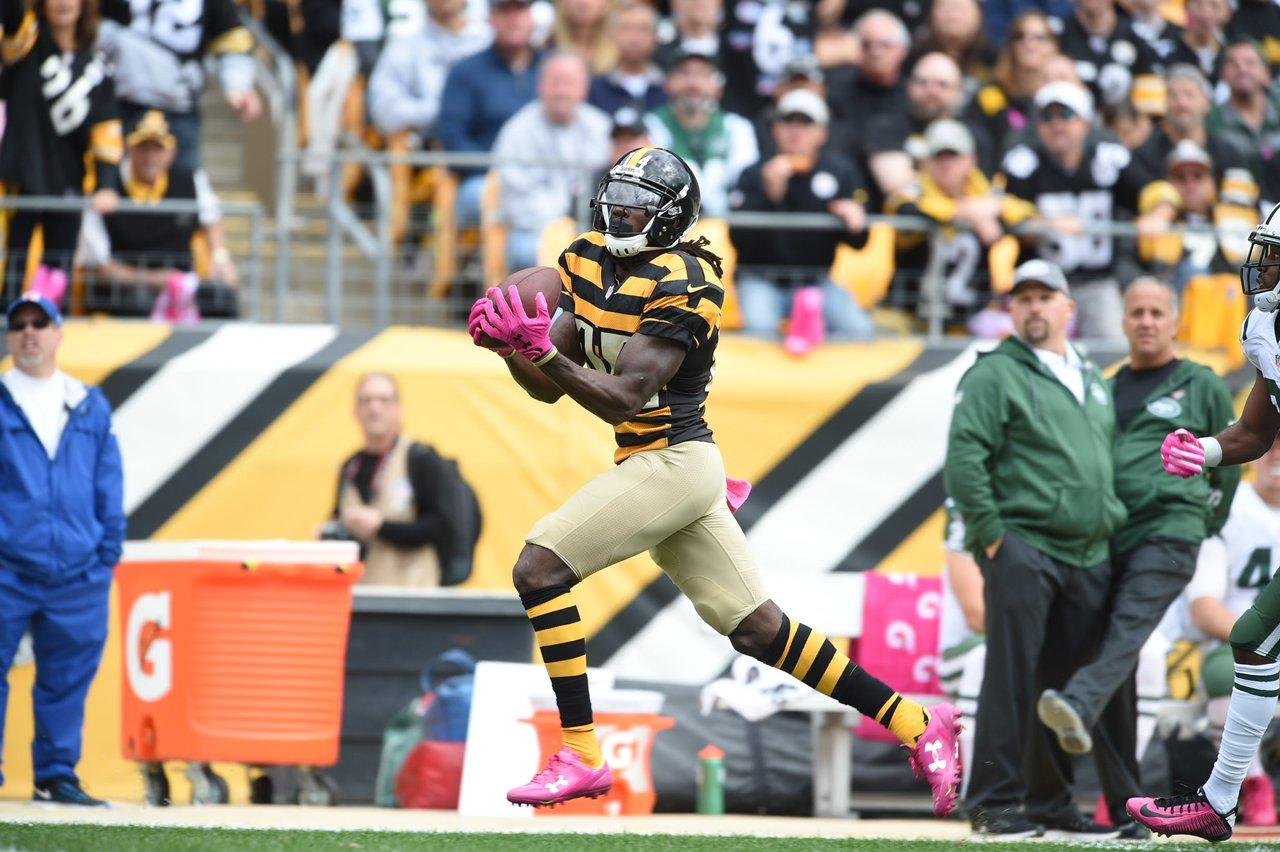 Photos: Steelers victorious in 'bumblebee' throwbacks