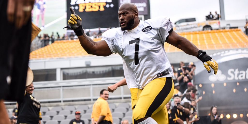 James Harrison in Ben Roethlisberger's uniform