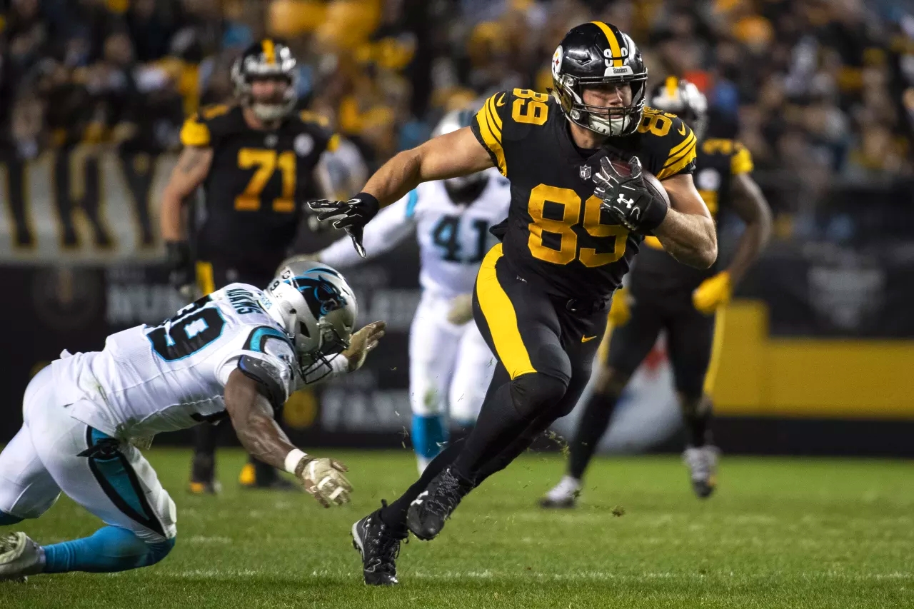 Vance McDonald Knows 'The Stiff Arm Is What I'm Gonna Be