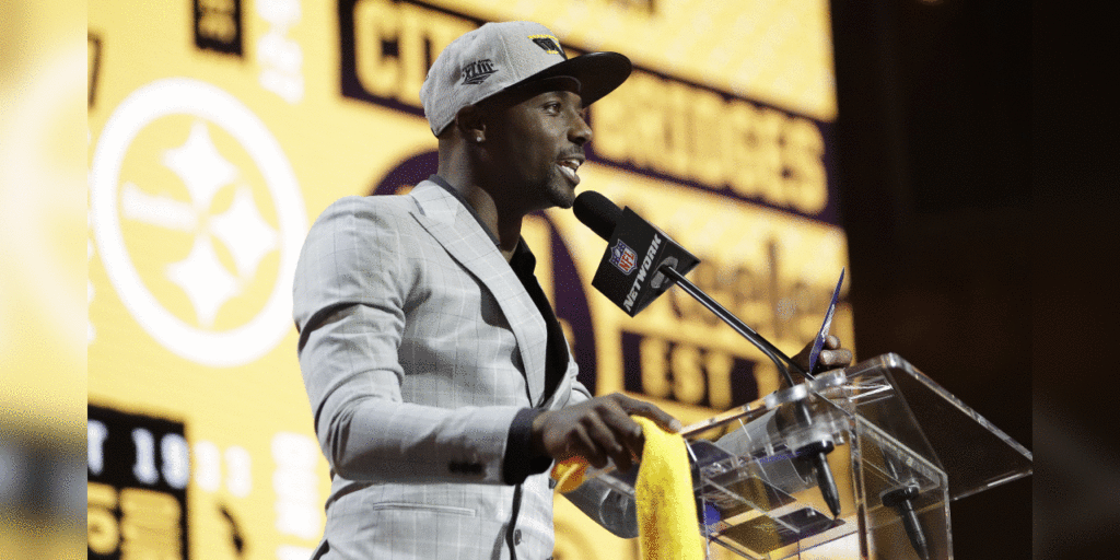 Santonio Holmes announces the Steelers pick at the NFL Draft