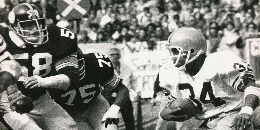 Steelers defenders Jack Lambert and Joe Greene go after Pruitt of the Cleveland Browns (wikicommons)