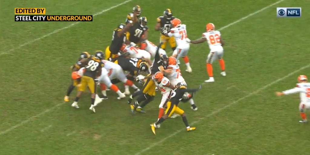 Steelers special teams unit blocks a field goal against the Browns