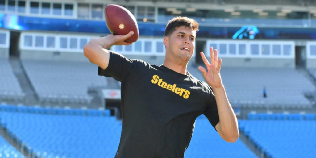 Pittsburgh Steelers quarterback Mason Rudolph warms up prior to a preseason game against the Carolina Panthers in August 2019