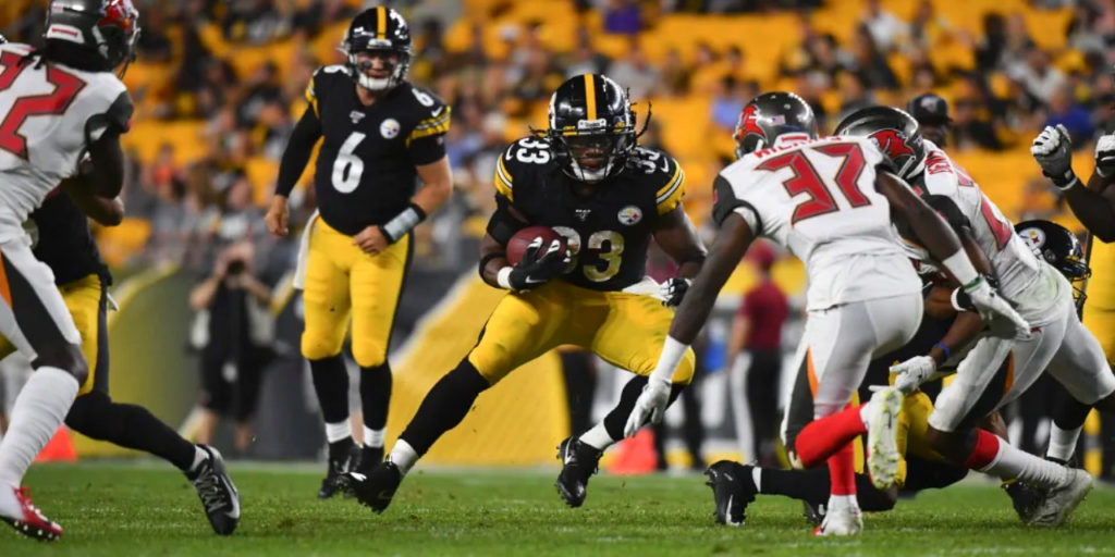 Steelers running back Trey Edmunds (33) rushes the ball against the Tampa Bay Buccaneers during the 2019 NFL preseason