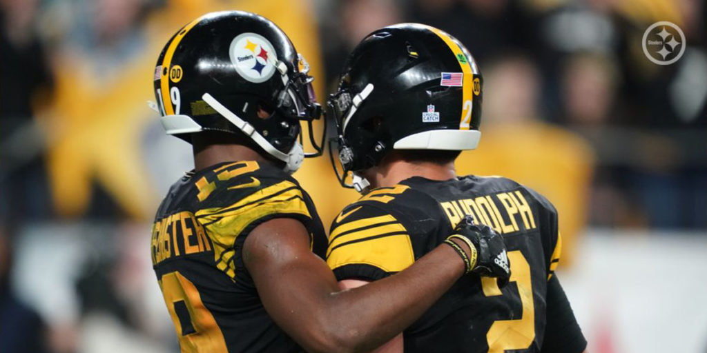 Pittsburgh Steelers quarterback Mason Rudolph audibles a play against the Baltimore Ravens in Week 5 of the 2019 NFL regular season