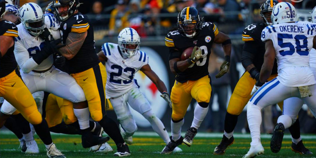 Pittsburgh Steelers running back Jaylen Samuels (39) runs the ball against the Indianapolis Colts in Week 9 of the 2019 NFL regular season