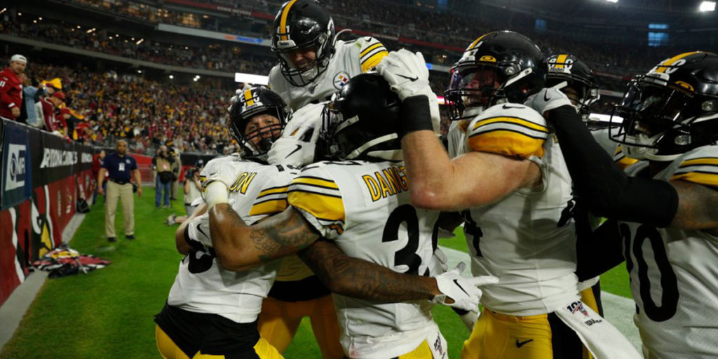 Pittsburgh Steelers celebrating a touchdown