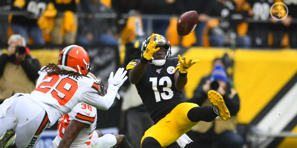 Pittsburgh Steelers receiver James Washington makes a touchdown catch against the Cleveland Browns in Week 13 of the 2019-20 NFL regular season