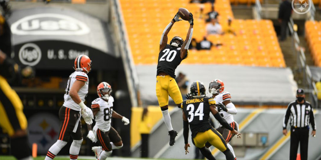 Cameron Sutton of the Pittsburgh Steelers makes an interception