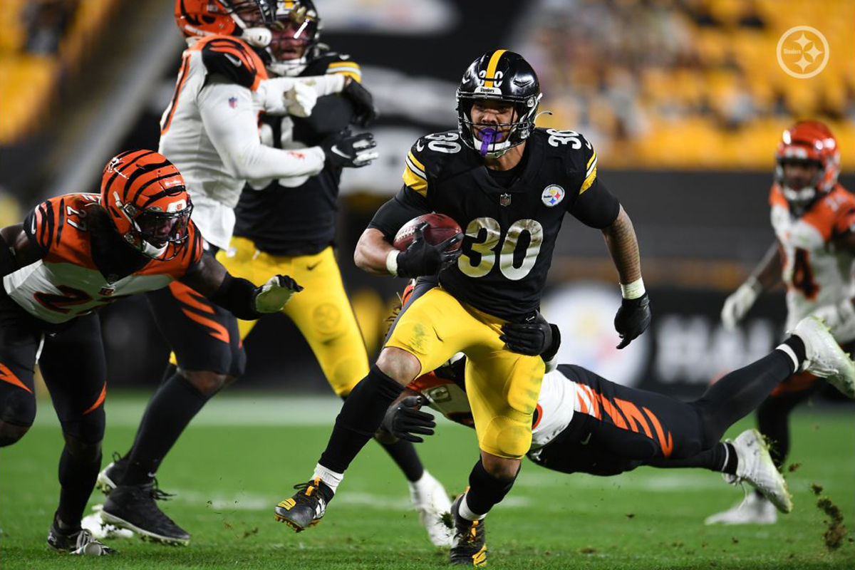 Pittsburgh Steelers fullback Derek Watt is a waste of salary cap space