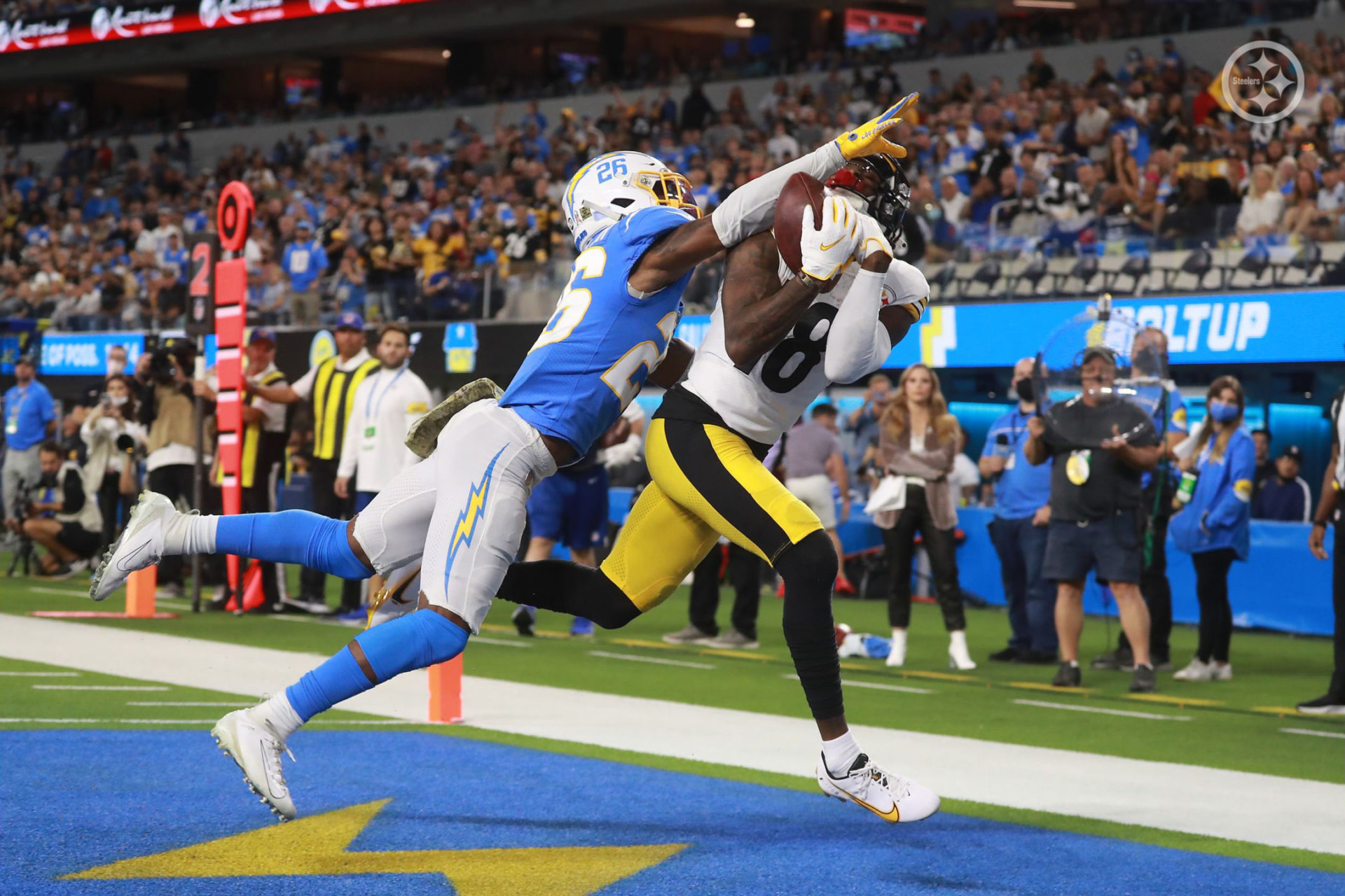 Chargers beat the Steelers 41-37 in Sunday Night Football