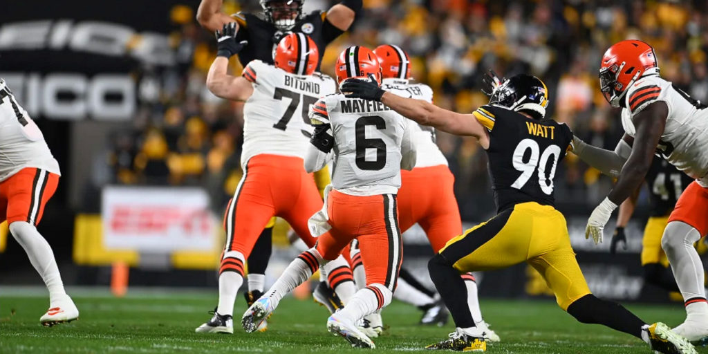 T.J. Watt (Pittsburgh Steelers) sacks Baker Mayfield