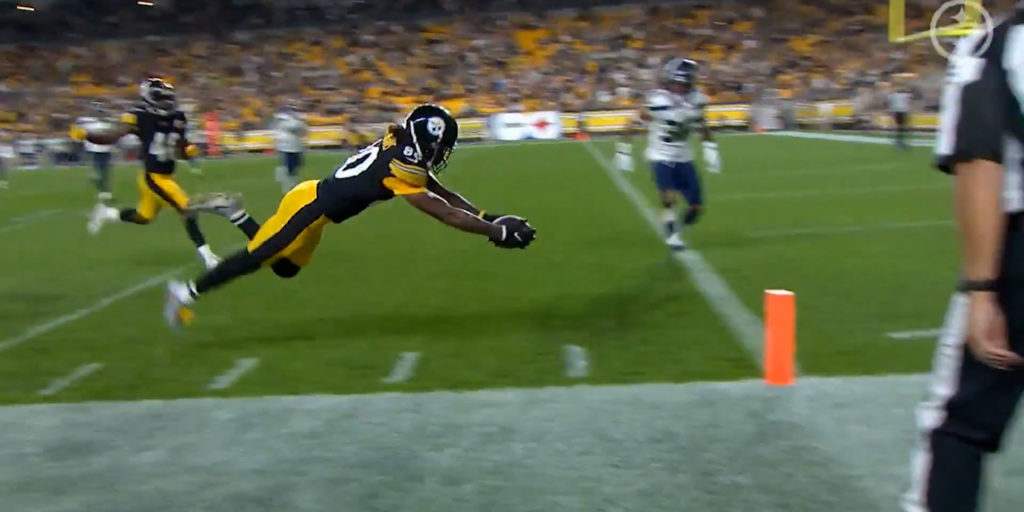 Pittsburgh Steelers WR Tyler Vaughns scores a TD from Kenny Pickett