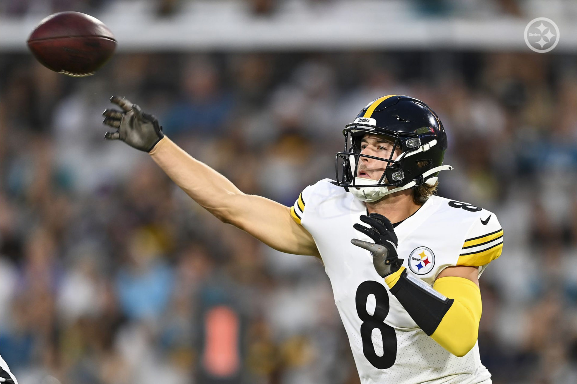 Pickett near perfect on opening drive as Steelers defeat Bucs 27