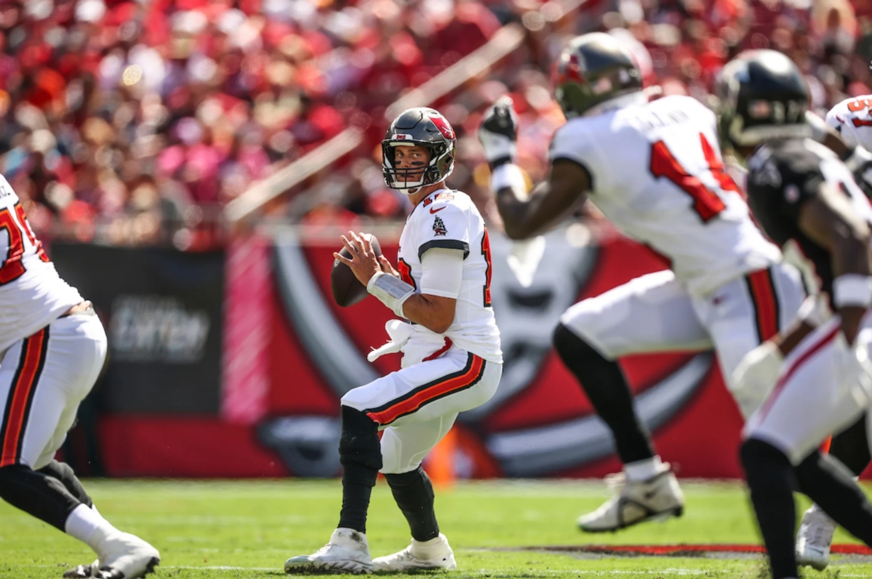 Tom Brady rips into Buccaneers offensive line during Steelers game