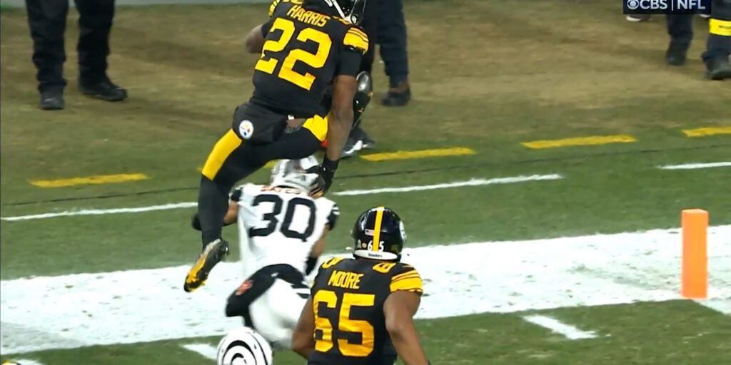 Watch: Harris goes airborne for Steelers' longest TD run of the season