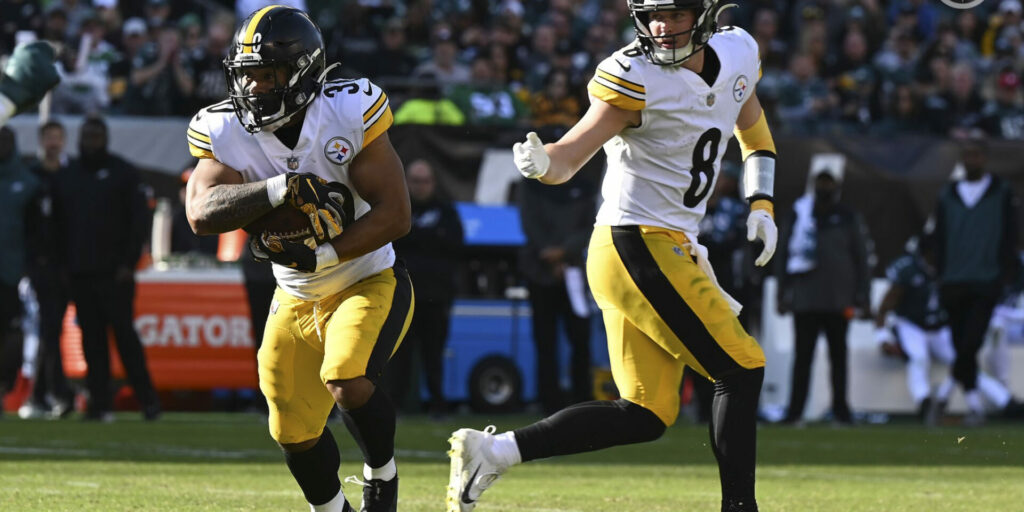 Pittsburgh Steelers RB Jaylen Warren and QB Kenny Pickett