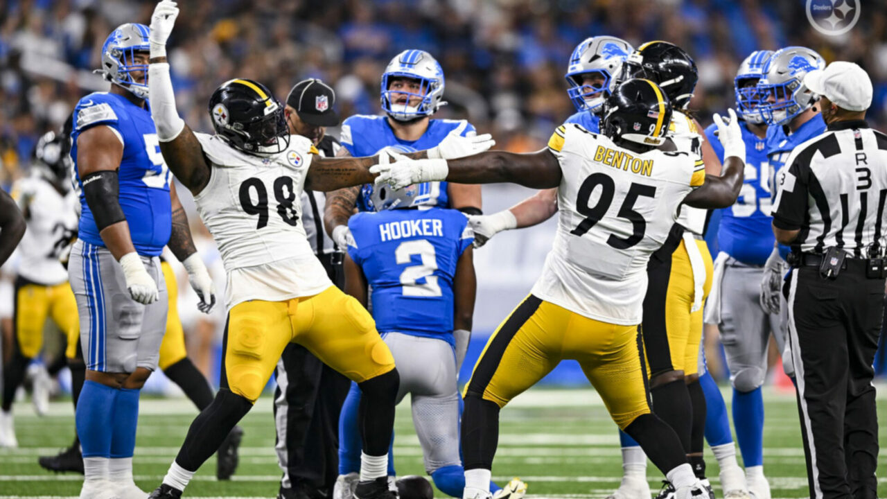 DeMarvin Leal (98) and Keaanu Benton (95) Pittsburgh Steelers