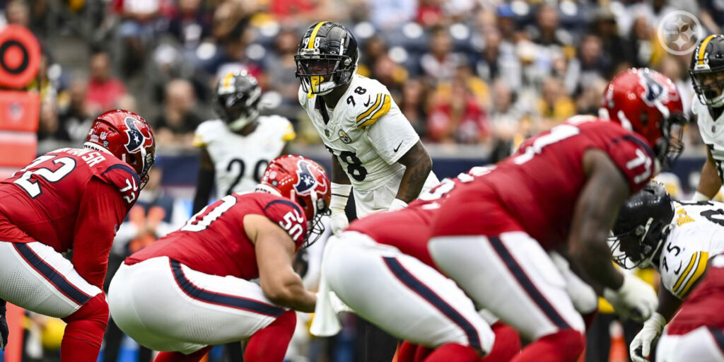 DeMarvin Leal (98) of the Pittsburgh Steelers