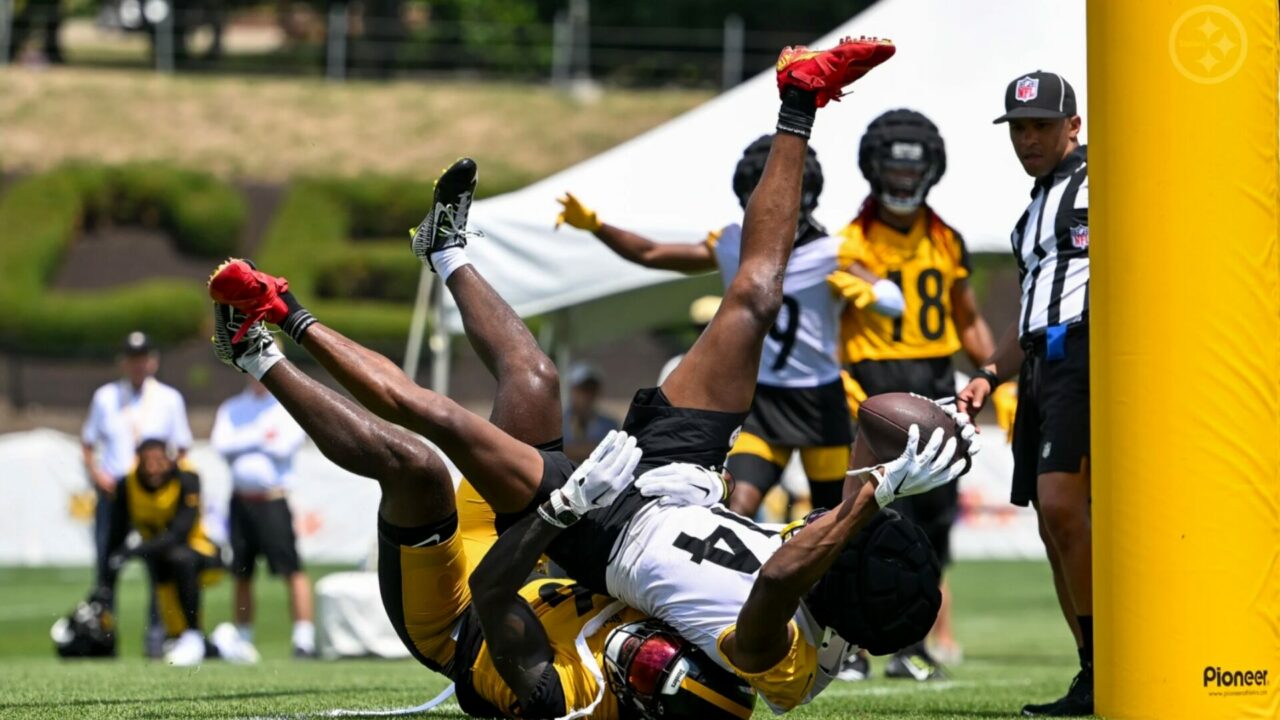 George Pickens makes a touchdown catch during week 2 of the Pittsburgh Steelers training camp 2024