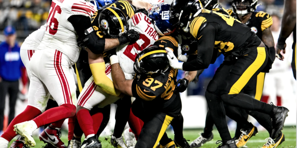 Cameron Heyward (97) of the Pittsburgh Steelers