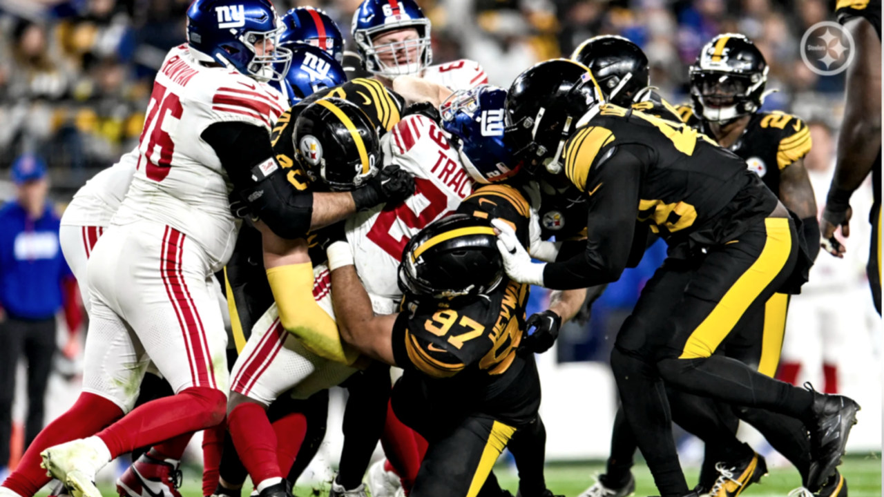 Cameron Heyward (97) of the Pittsburgh Steelers