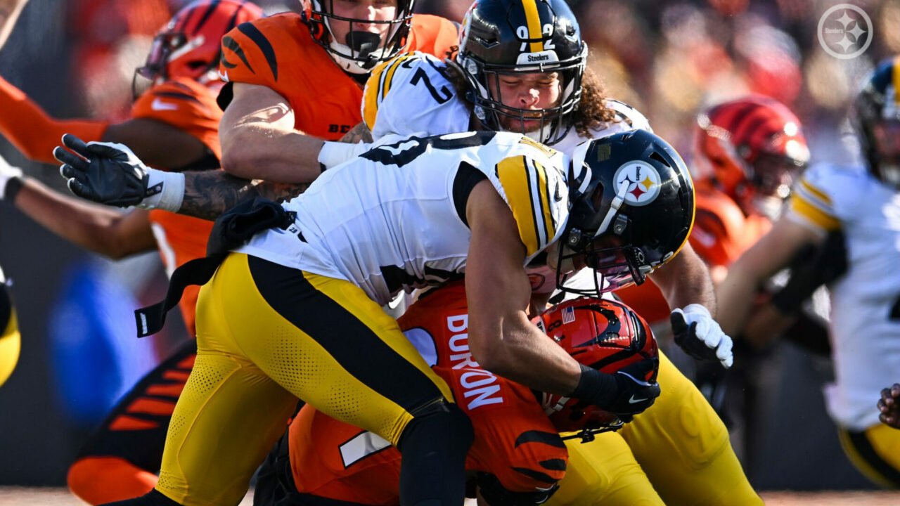 Miles Killebrew and Isaiahh Loudermilk of the Pittsburgh Steelers