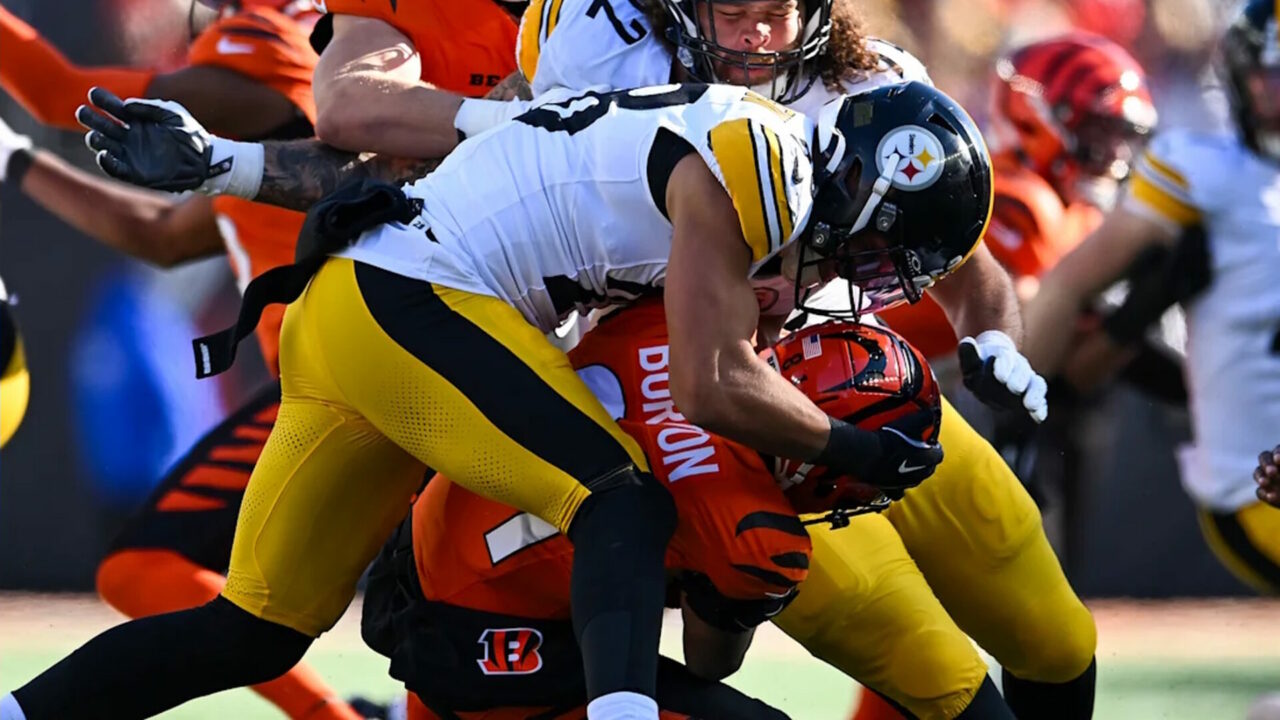 Miles Killebrew and Isaiahh Loudermilk of the Pittsburgh Steelers